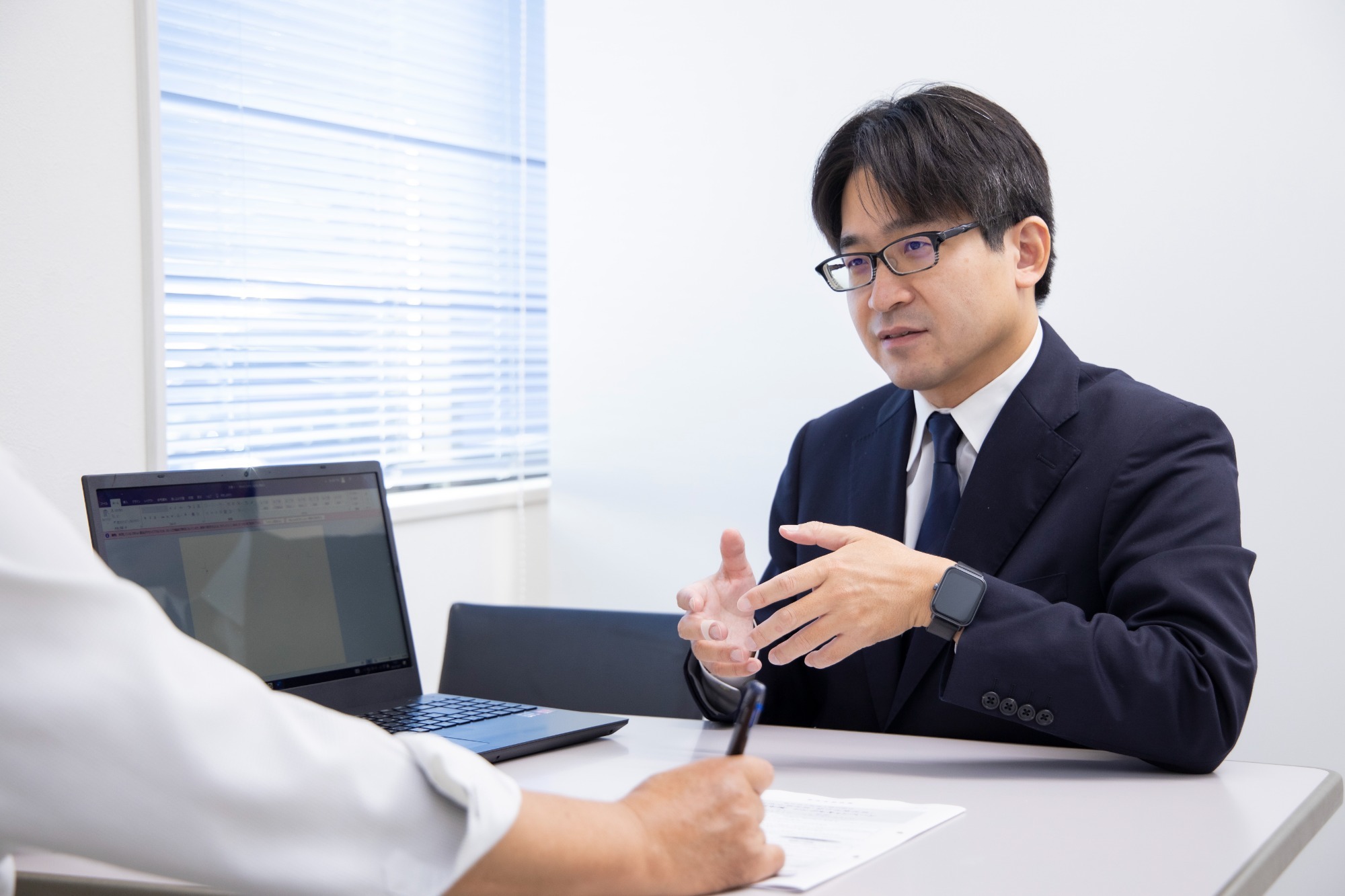 写真：男性社員のイメージ